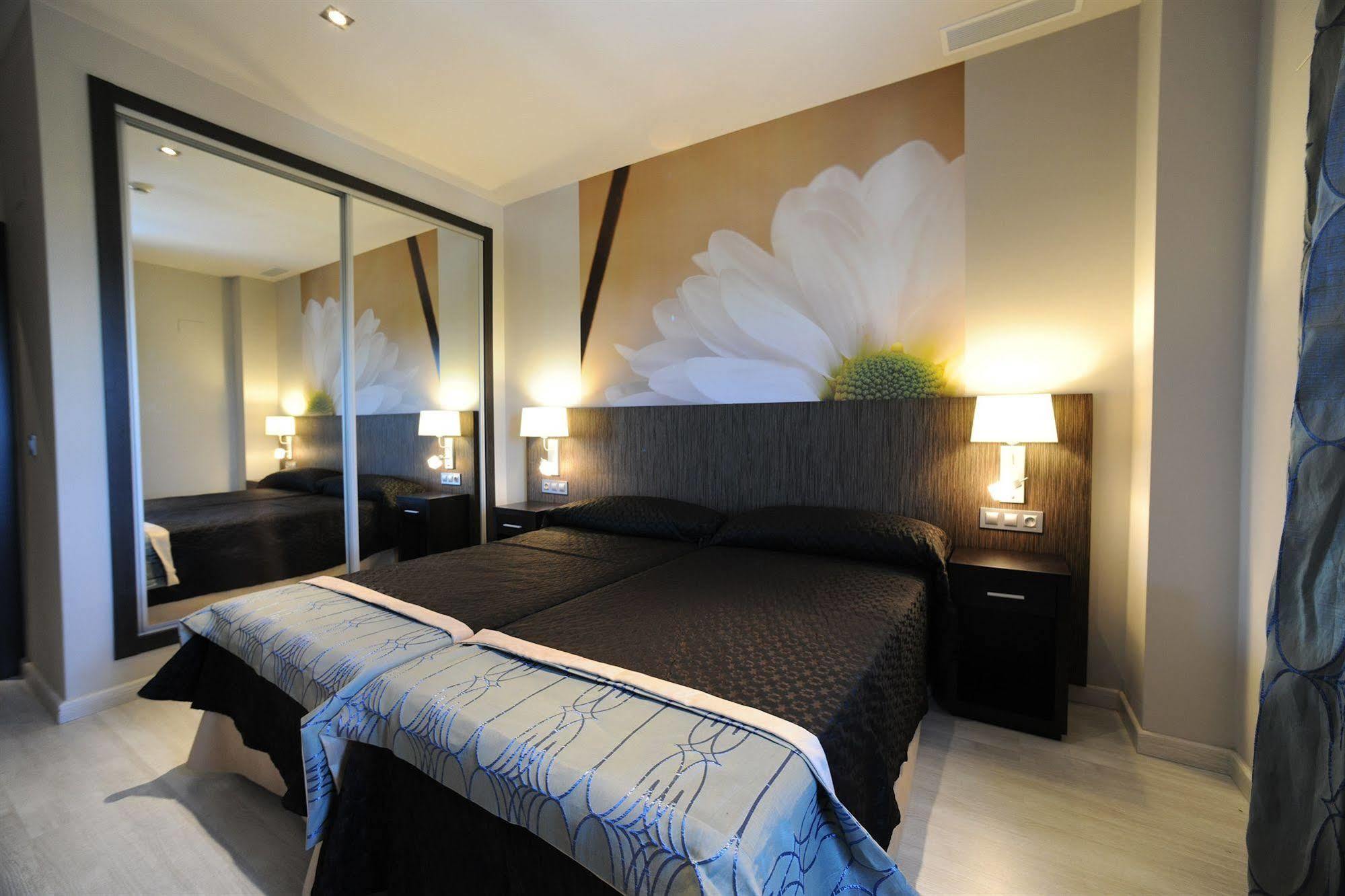 Leo Deluxe Punta Umbria (Adults Only) Lägenhet Exteriör bild